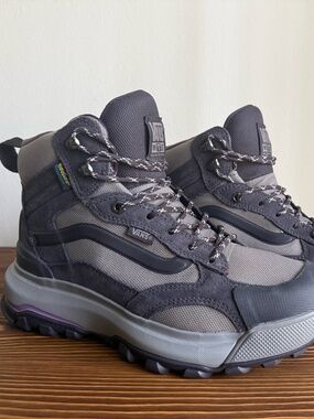 Vans MTE Crestline Waterproof Boots Dark Gray VN000CVQBFB Men's 8 Women's 9.5